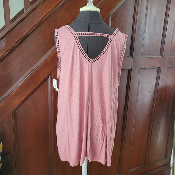 Lane Bryant 18/20 Womens Sleeveless Pink Top With Crochet Trim NWT - Picture 1 of 8